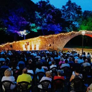 Las Noches del Puente arrancaron con una gran respuesta del público.
El Puente d…