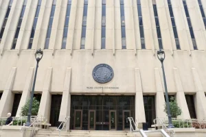 ¿Va a la corte en Carolina del Norte y necesita un intérprete? Un paro podría retrasar su caso