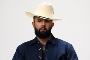 Carín León’s ‘Desde Que Te Tengo’ Is No. 1 on Latin Pop Airplay Chart