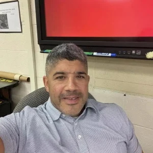 Conozca a Michael Quiñones, candidato a la Junta de Educación de las Escuelas Públicas de Winston-Salem / Forsyth