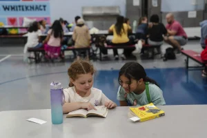 Operativos de ICE pueden aumentar el ausentismo escolar y afectar el aprendizaje